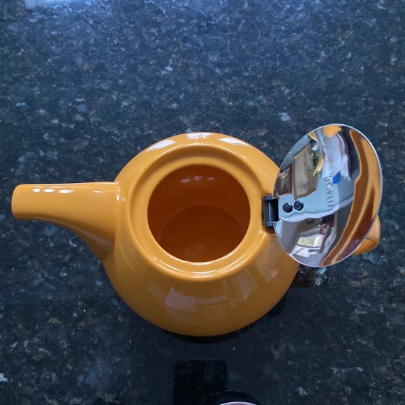 Cheery Yellow Teapot - Picture 3 of 4